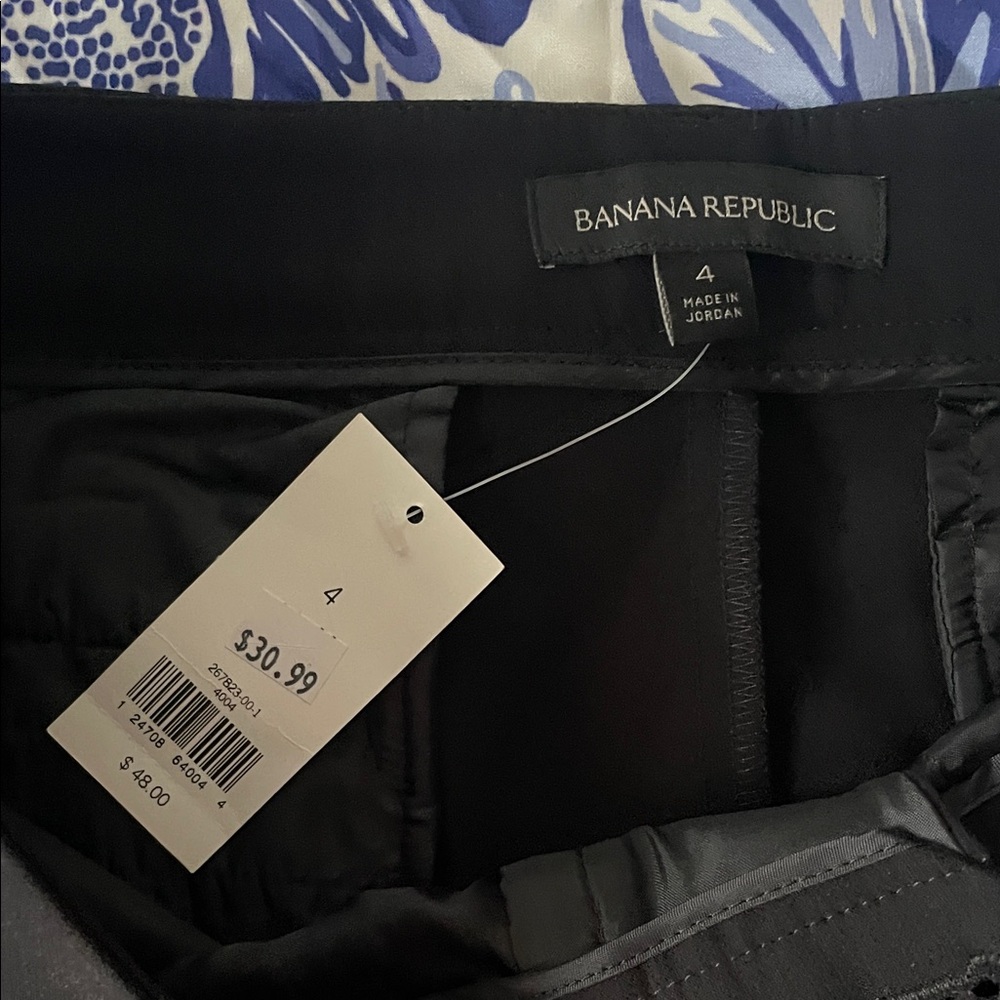 {Banana Republic} Black Women's Shorts, NWT - Picture 2 of 3